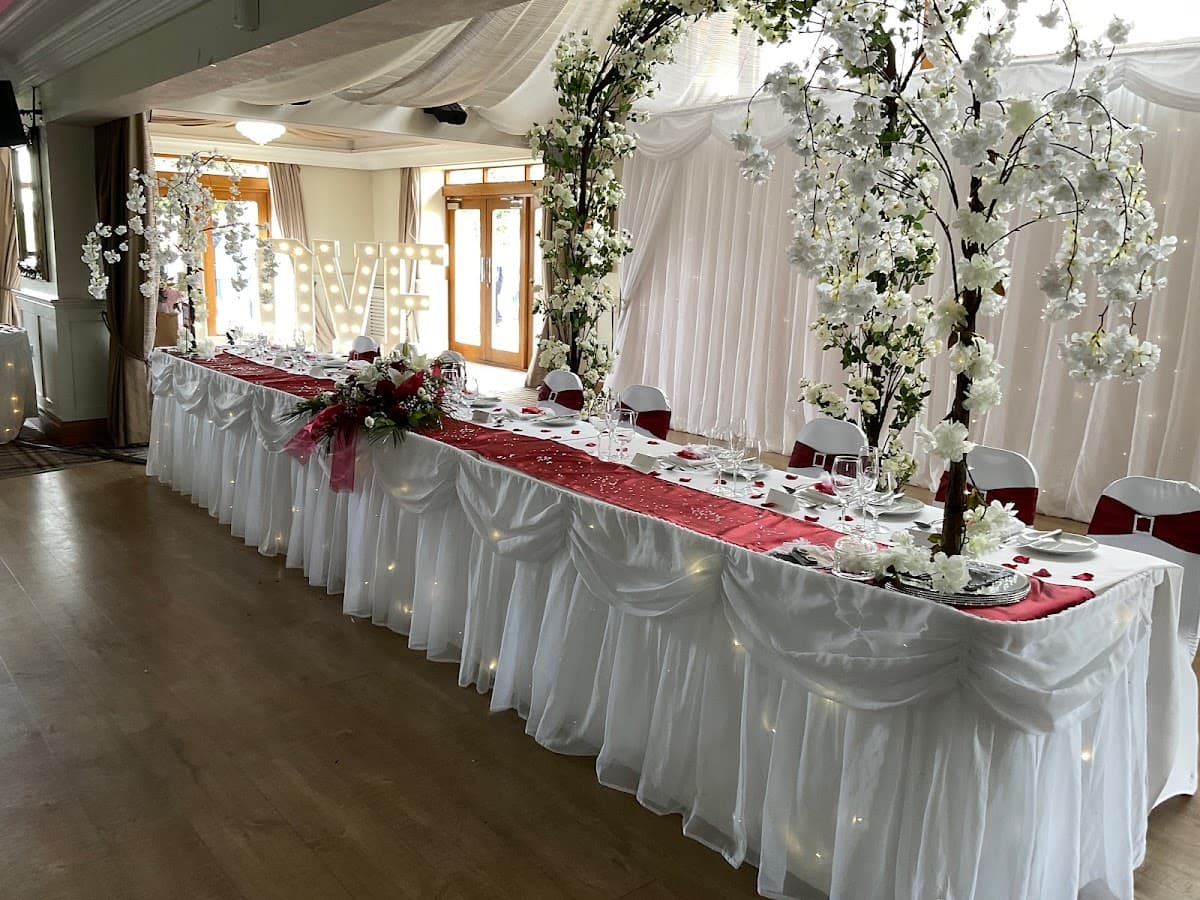 Wedding cake by Cakes 4 U by Julz & The Wedding Emporium Limited