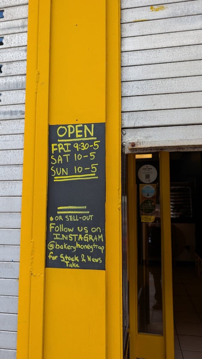 Wedding cake by Honeytrap Bakery