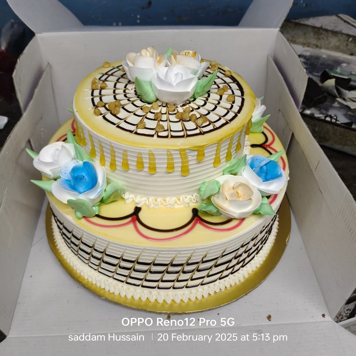 Wedding cake by Fresh Bite's Cake Bakery Shop 24/7