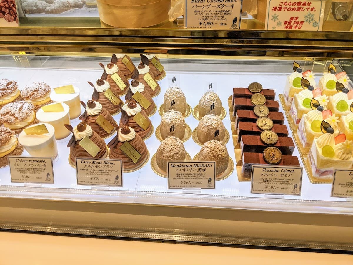 Wedding cake by Chez Shibata Nagoya Sakae Mitsukoshi Store