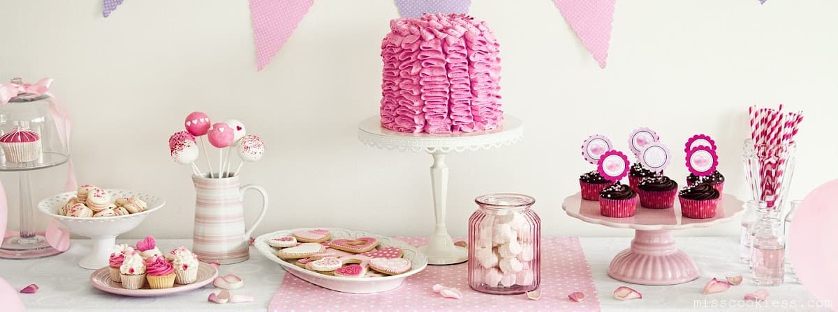 Wedding cake by Miss Cookiess