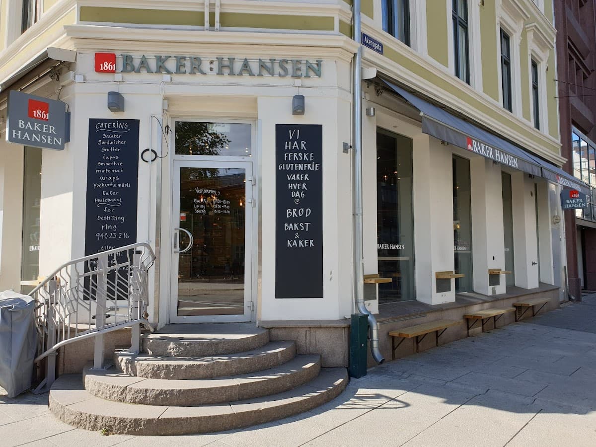 Wedding cake by Baker Hansen