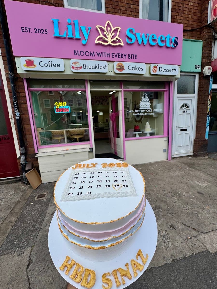 Wedding cake by Lily Sweets