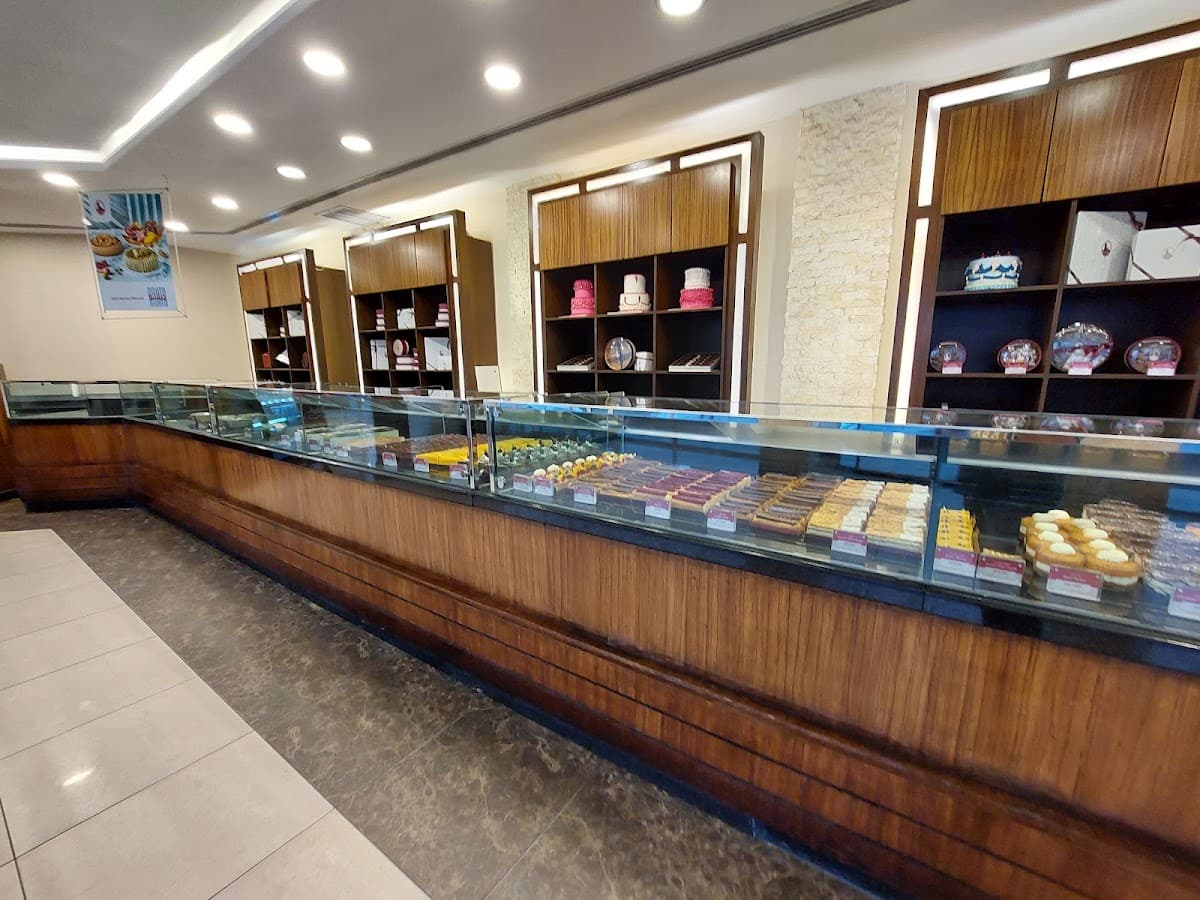 Wedding cake by Mr Baker | Salmiya | الخباز