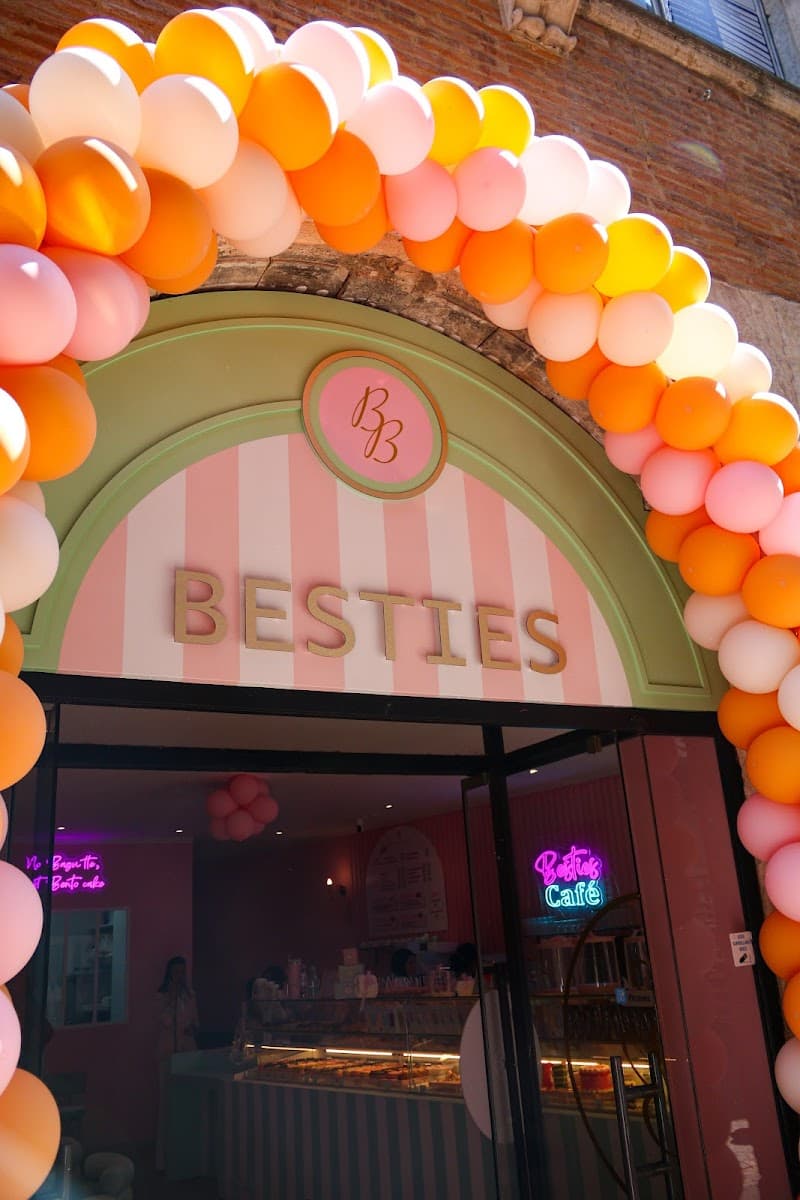 Wedding cake by Besties Bakery Toulouse