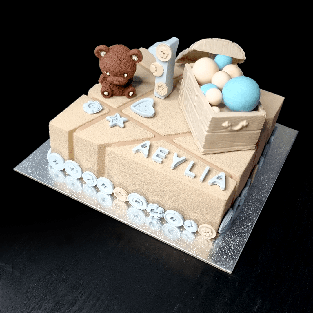 Wedding cake by Onyx Hive Cakes (Ordered Online)