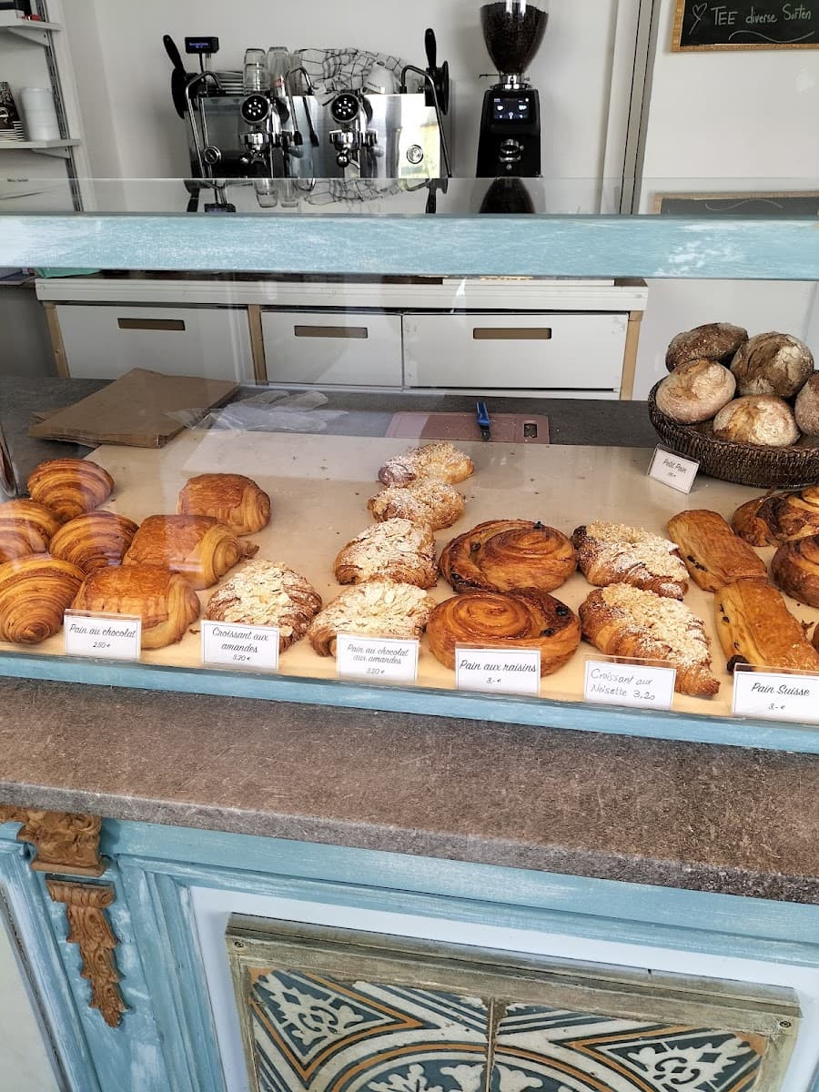 Wedding cake by Patisserie Madeleine