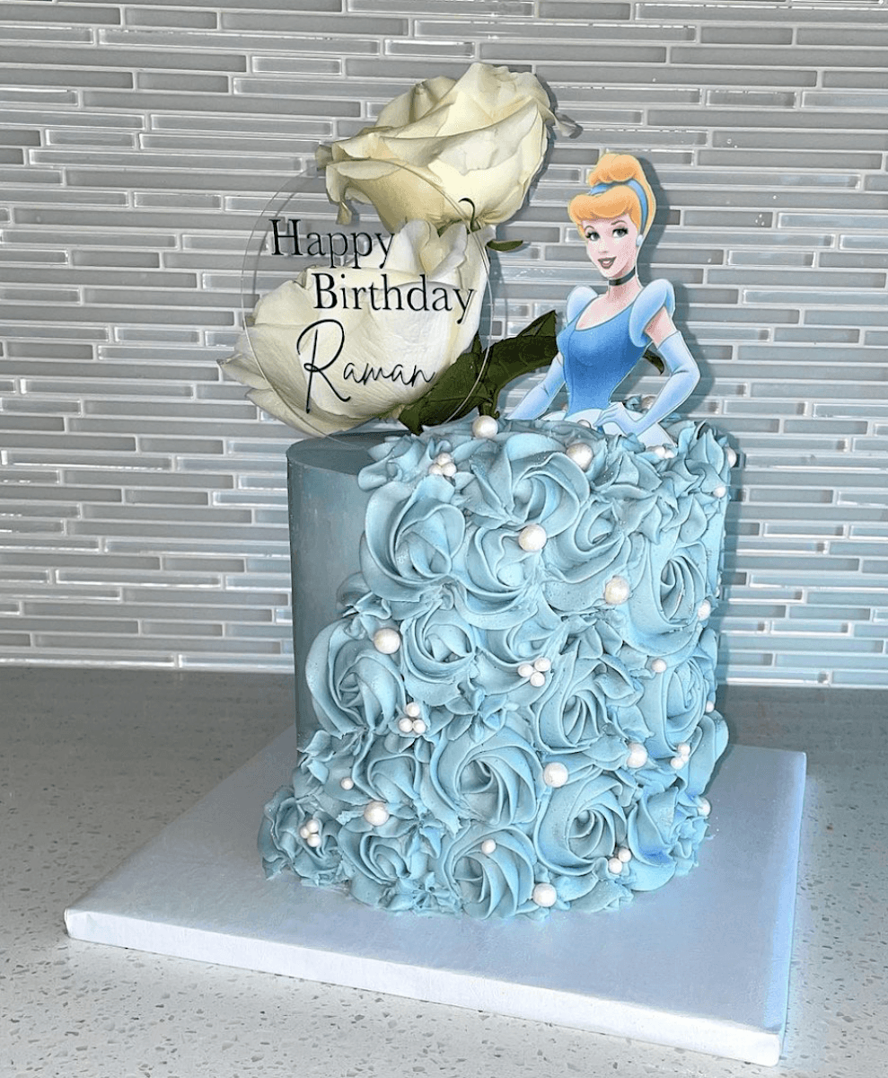 Wedding cake by Victoria's Sweets