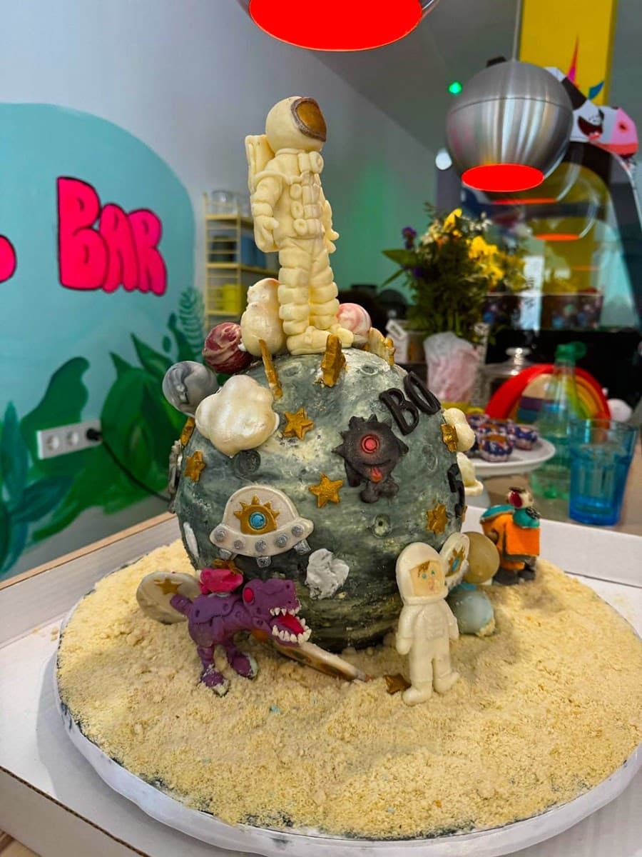 Wedding cake by Repostería Grace