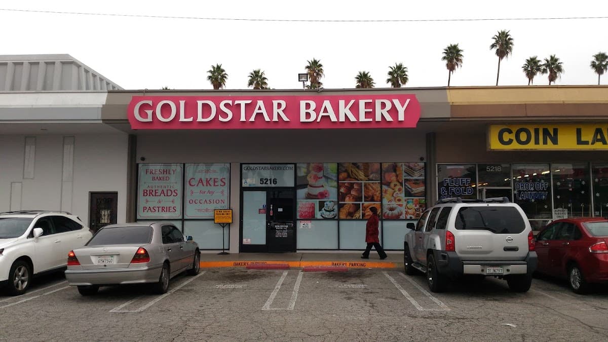 Wedding cake by Goldstar Bakery