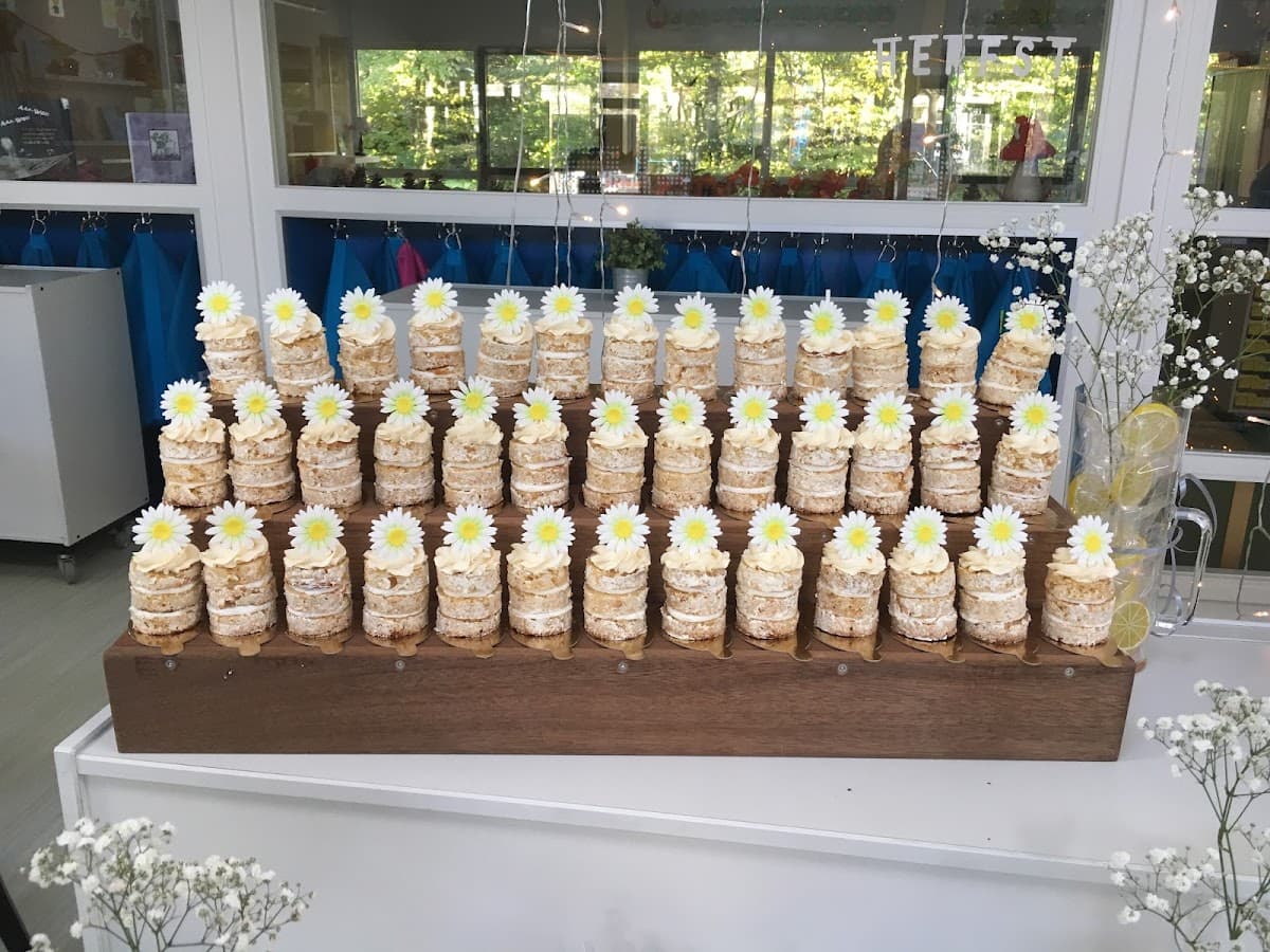 Wedding cake by Cakes Wonderland