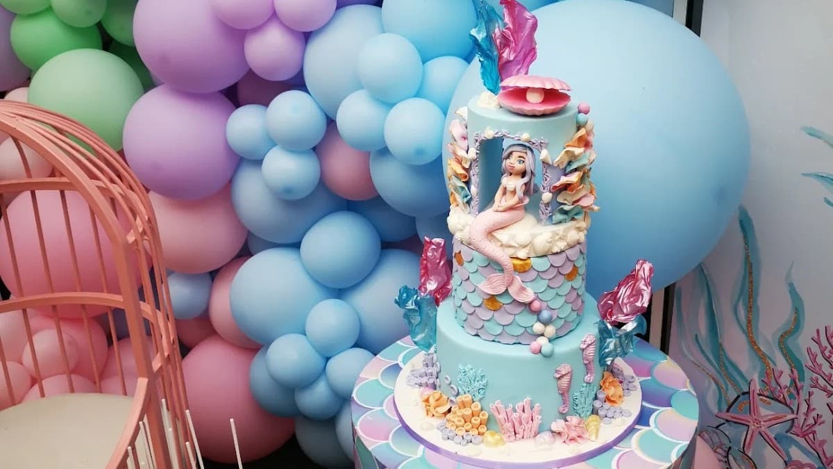 Wedding cake by Emily's Cakes
