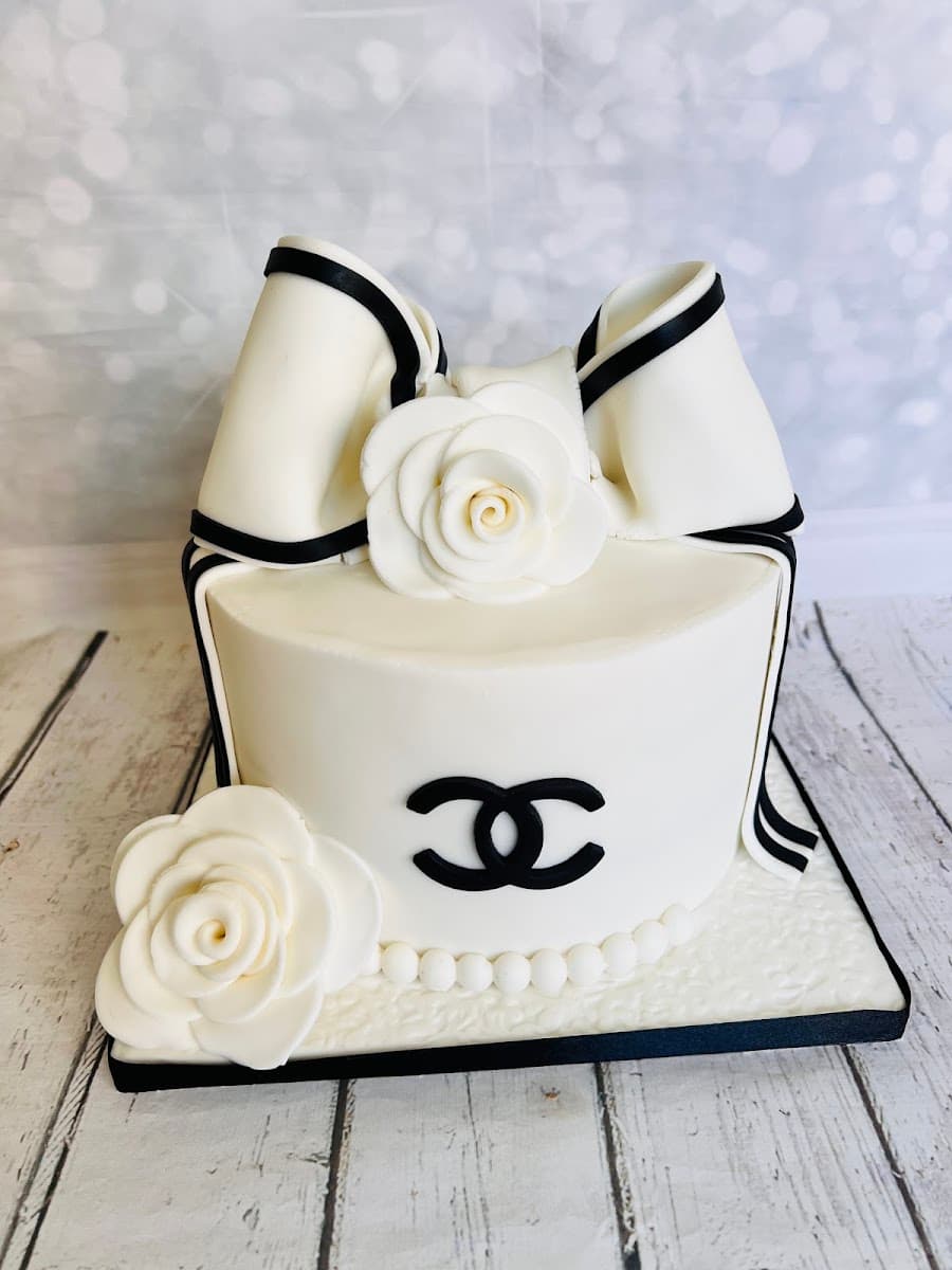Wedding cake by TheCakeProject
