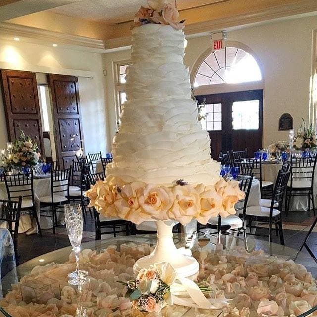 Wedding cake by Who Made the Cake!