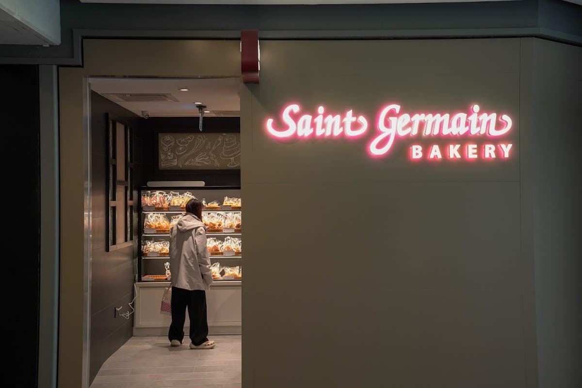 Wedding cake by Saint Germain Bakery (Eaton Centre)