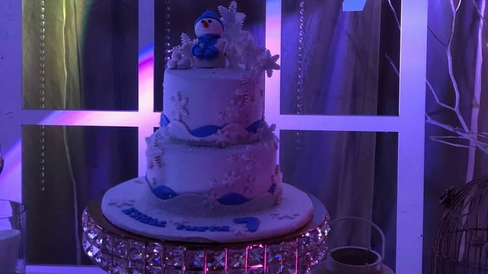 Wedding cake by A La Cakes