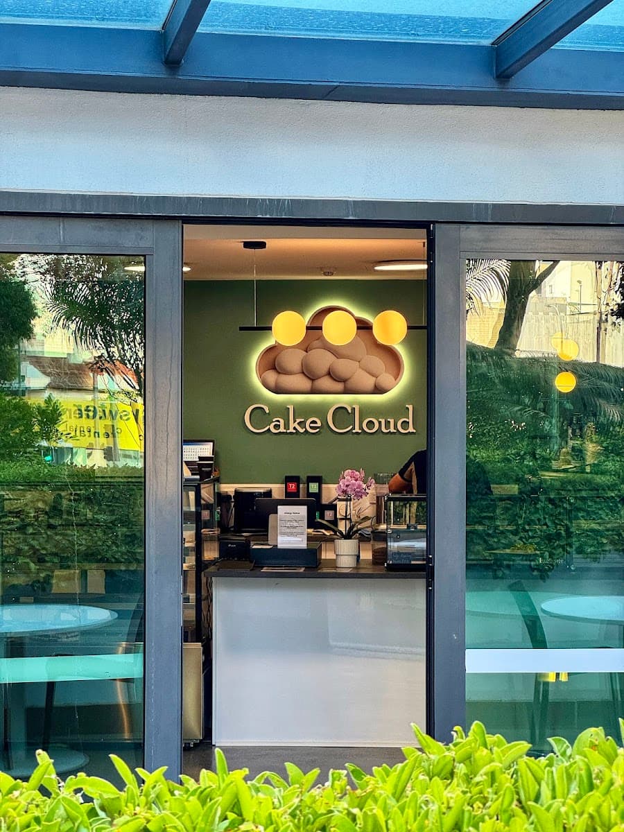 Wedding cake by Cake Cloud
