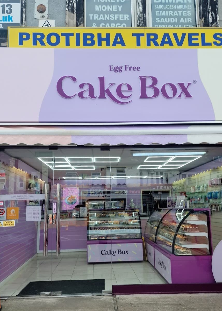 Wedding cake by Cake Box - Coventry Road Small Heath (Birmingham)