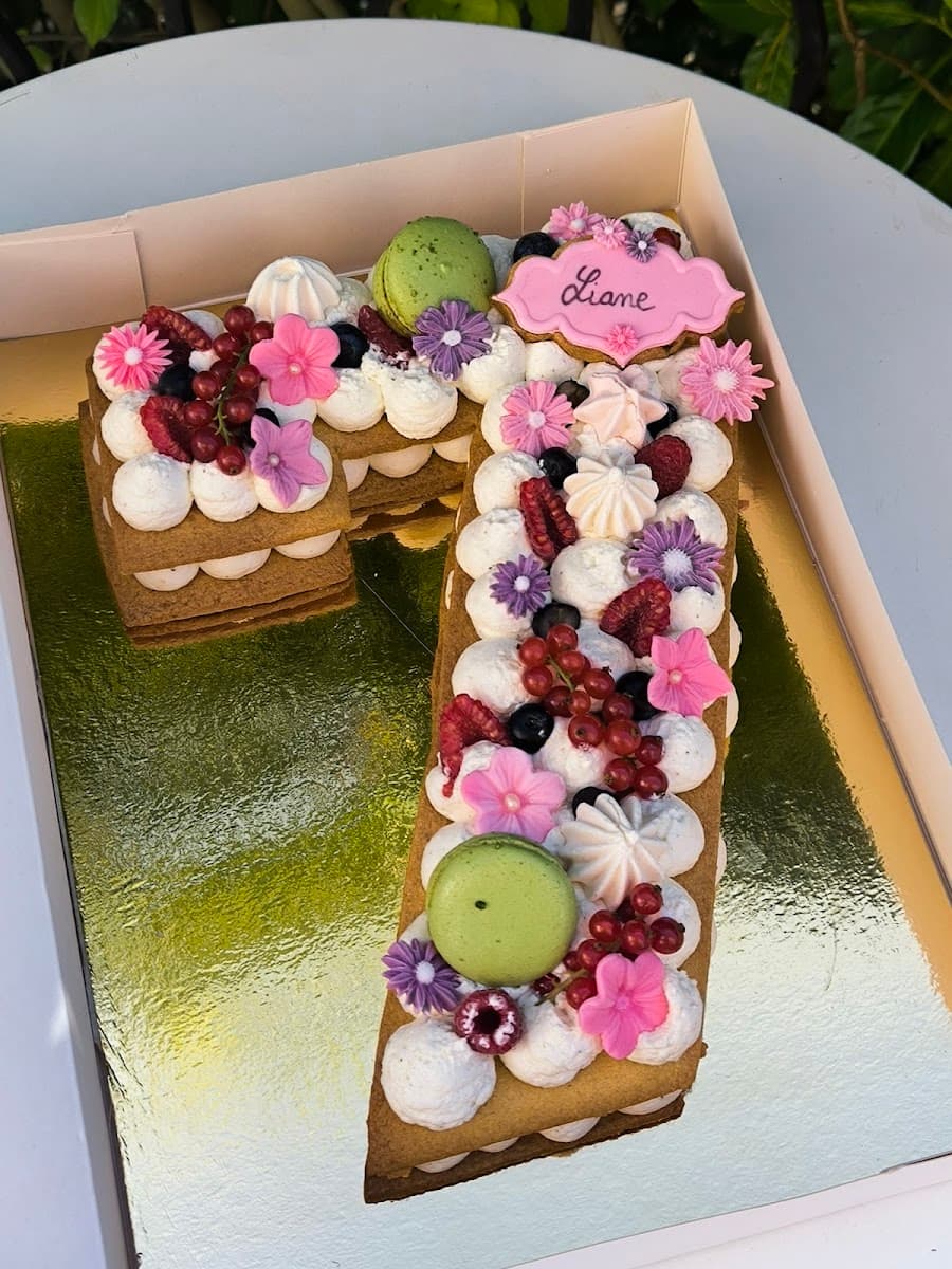 Wedding cake by L'Atelier gourmand de Fanny in Marseille, FR