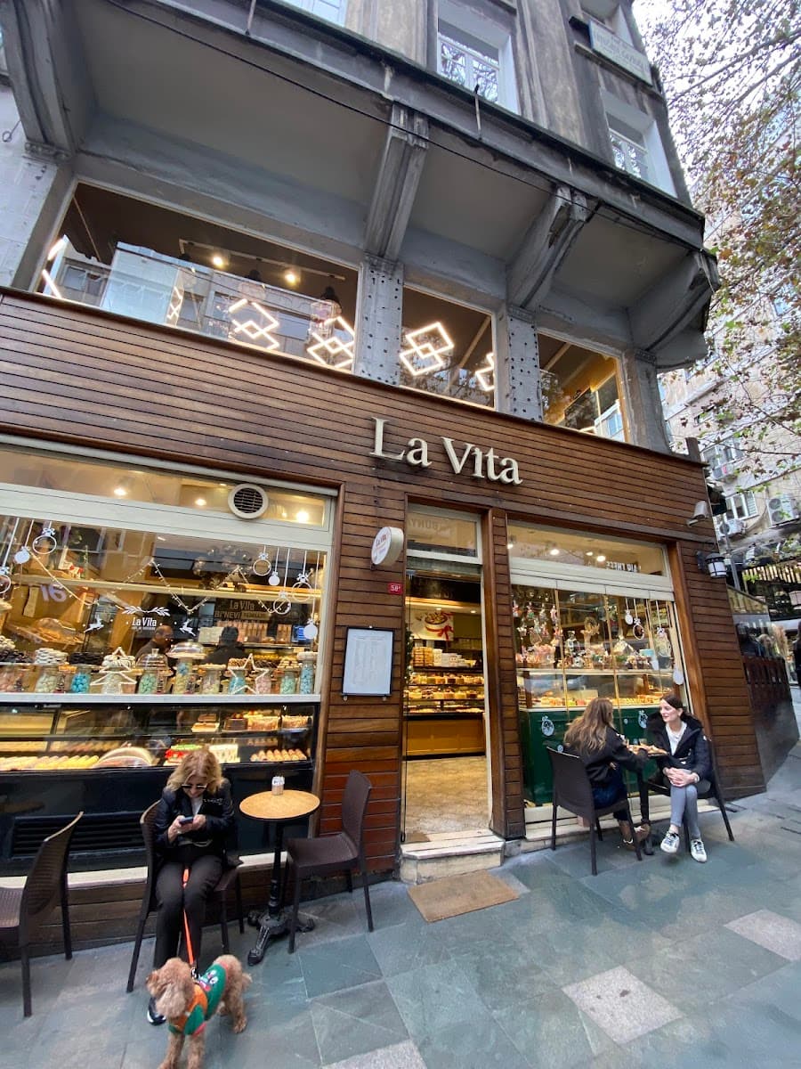 Wedding cake by La Vita