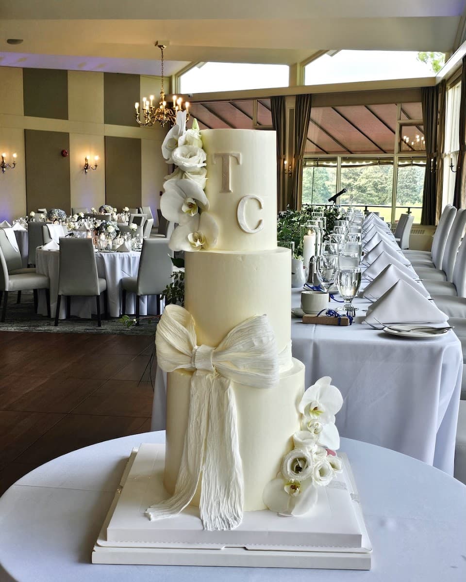 Wedding cake by Fancy Cakes