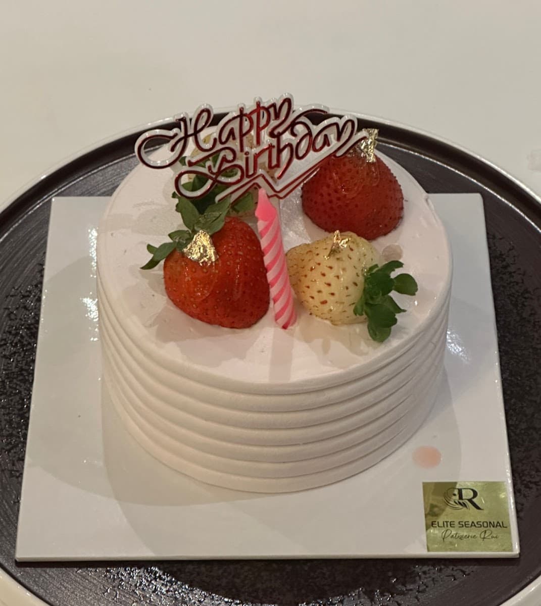 Wedding cake by Patisserie Rui