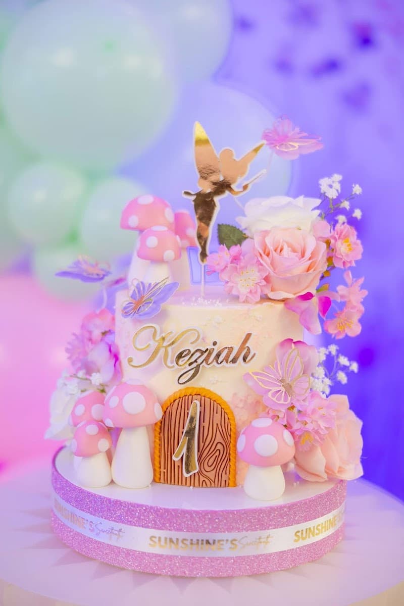 Wedding cake by Sunshine's Sweettooth