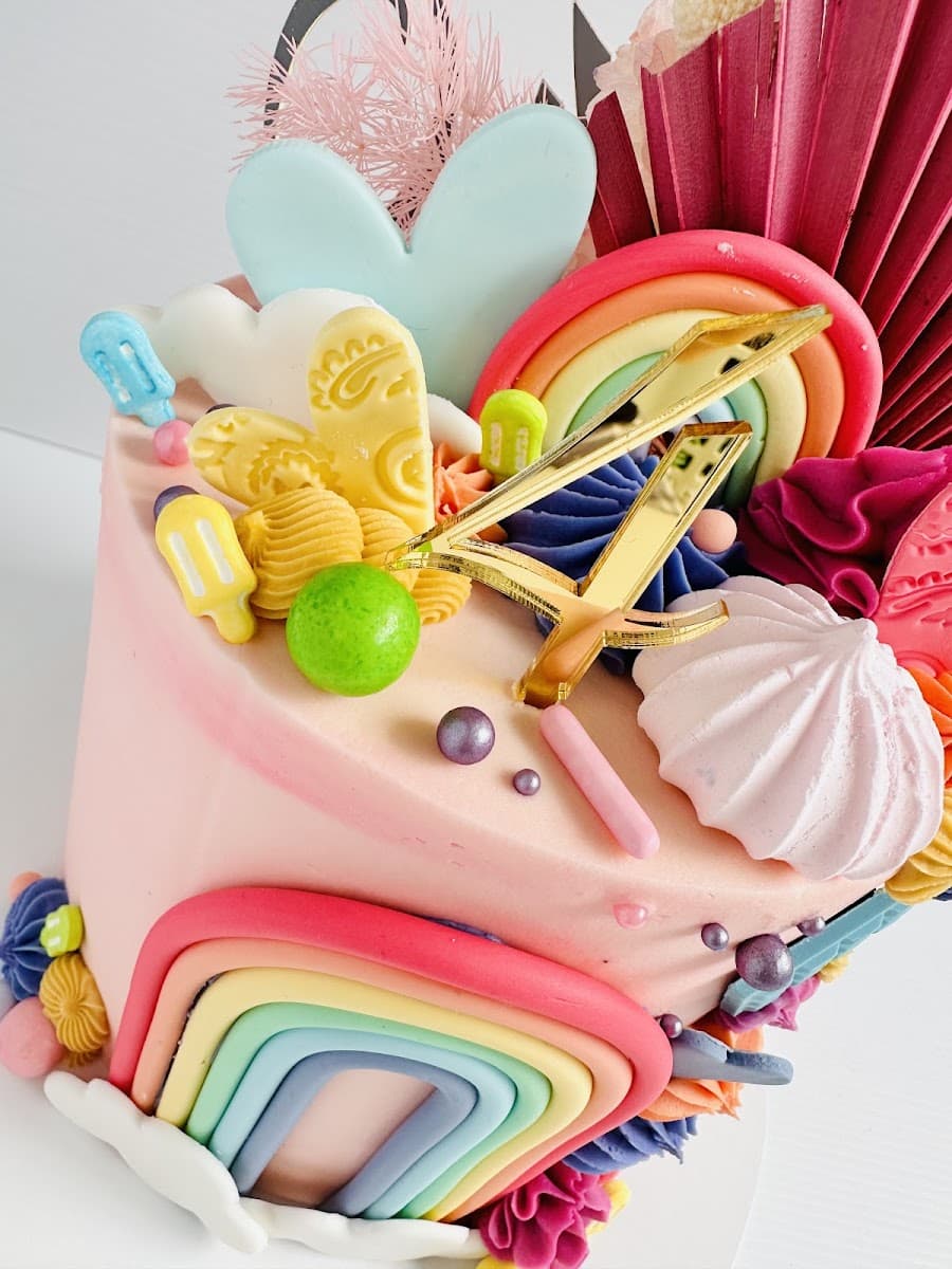 Wedding cake by Cake Trends