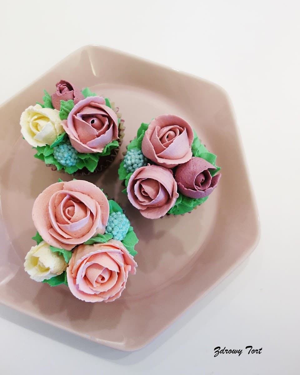 Wedding cake by Zdrowy Tort: ślubny, artystyczny, eventowy, na chrzciny i komunie