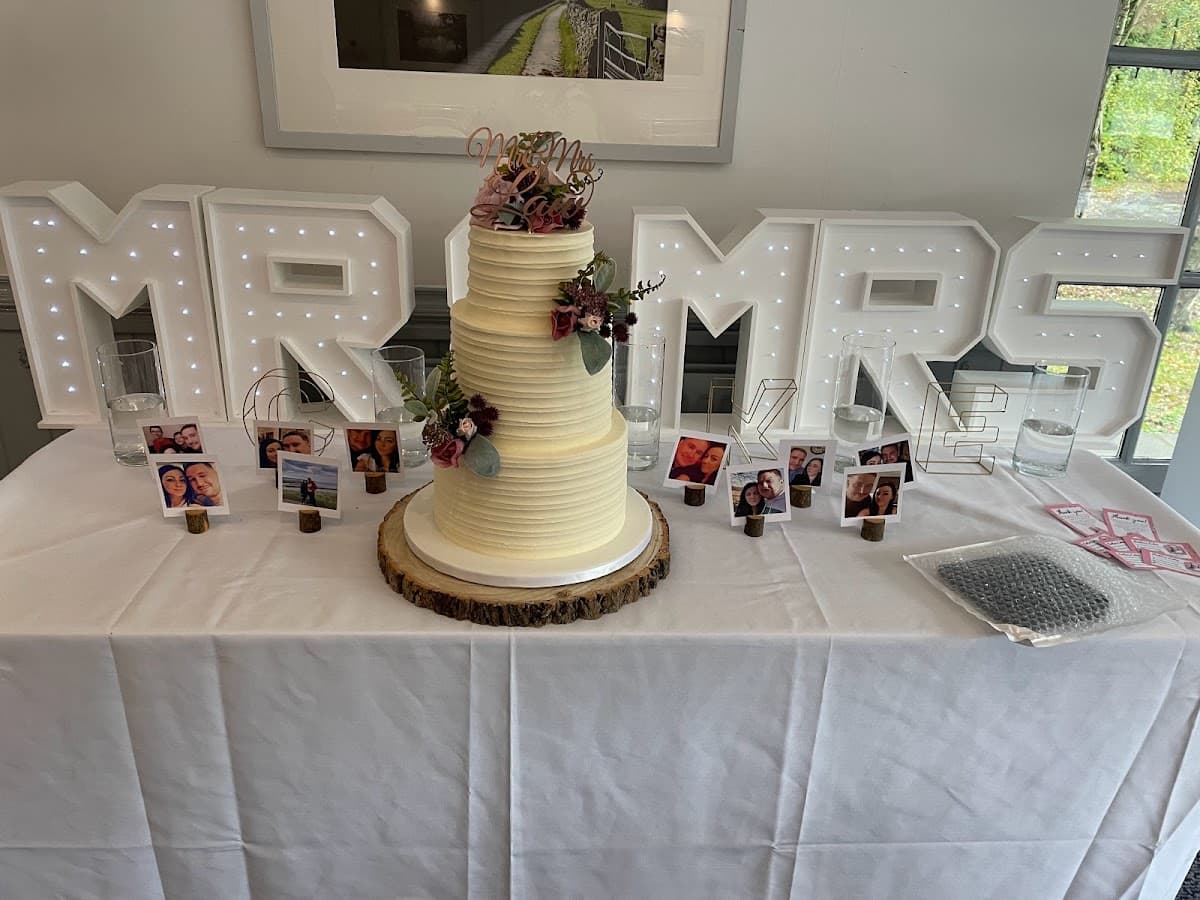 Wedding cake by BeeBee's Cakes