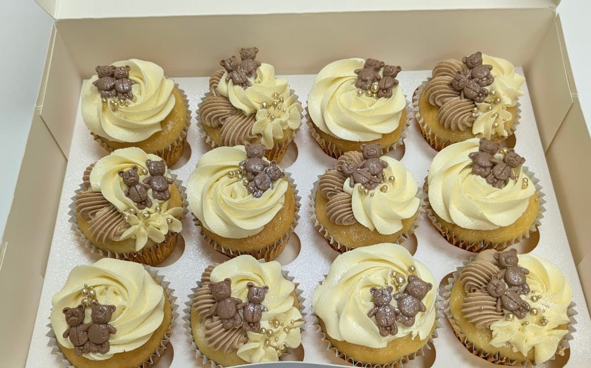 Wedding cake by Annie's Creative Cakes