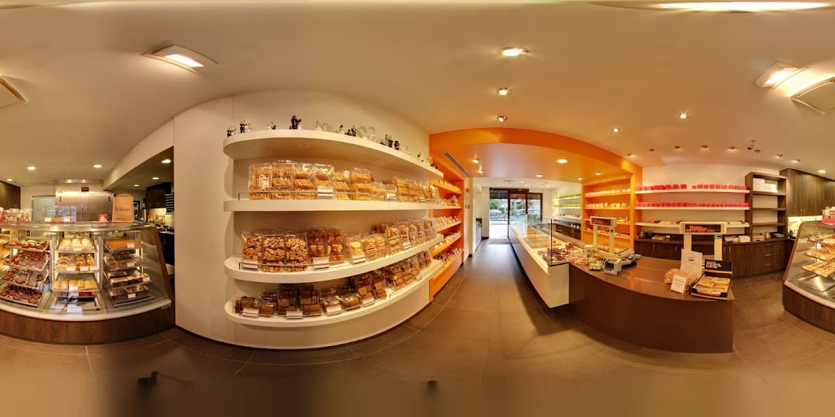 Wedding cake by Boheemen Confectionery