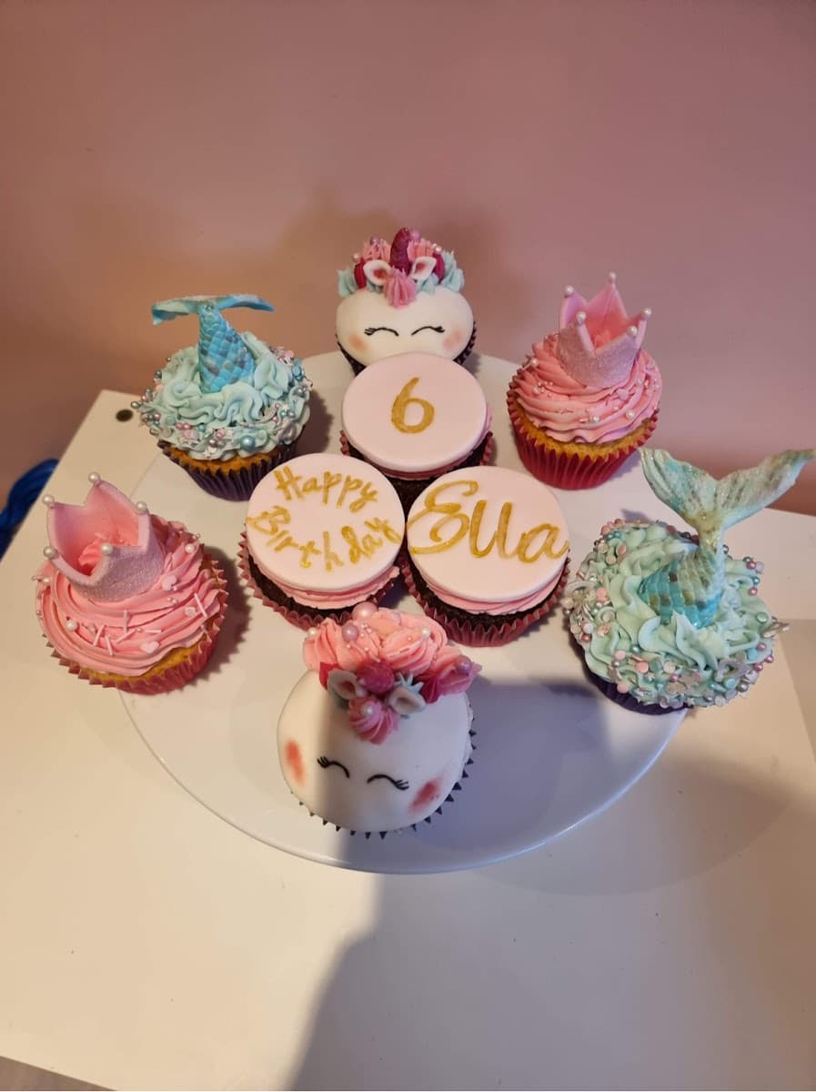 Wedding cake by Leodis Cakes