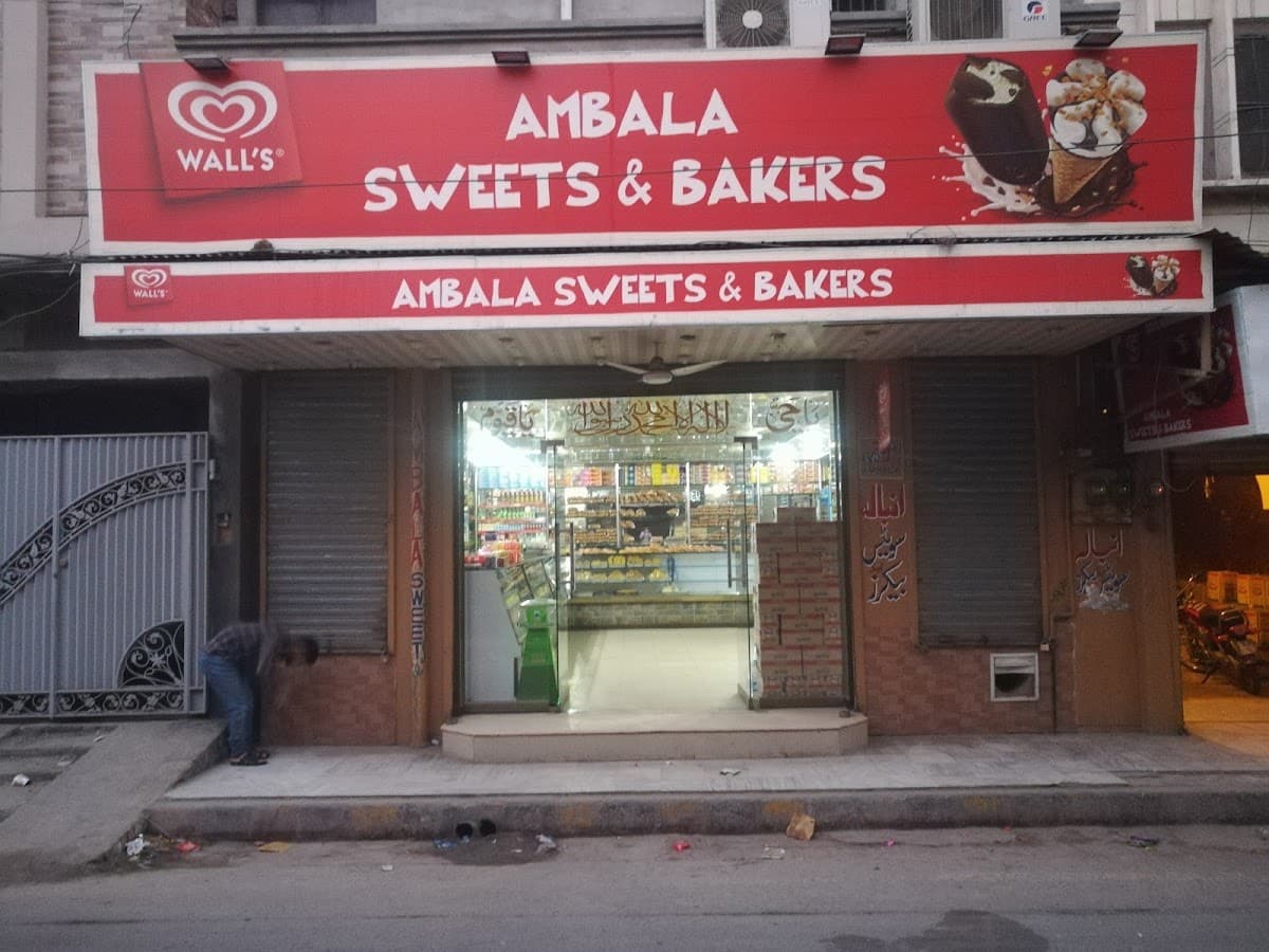Wedding cake by Ambala Sweets & Bakers