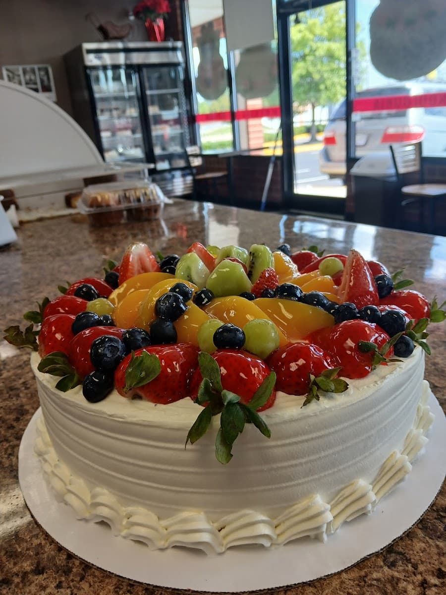 Wedding cake by New York Pastries & Pasteleria in Charlotte, NC