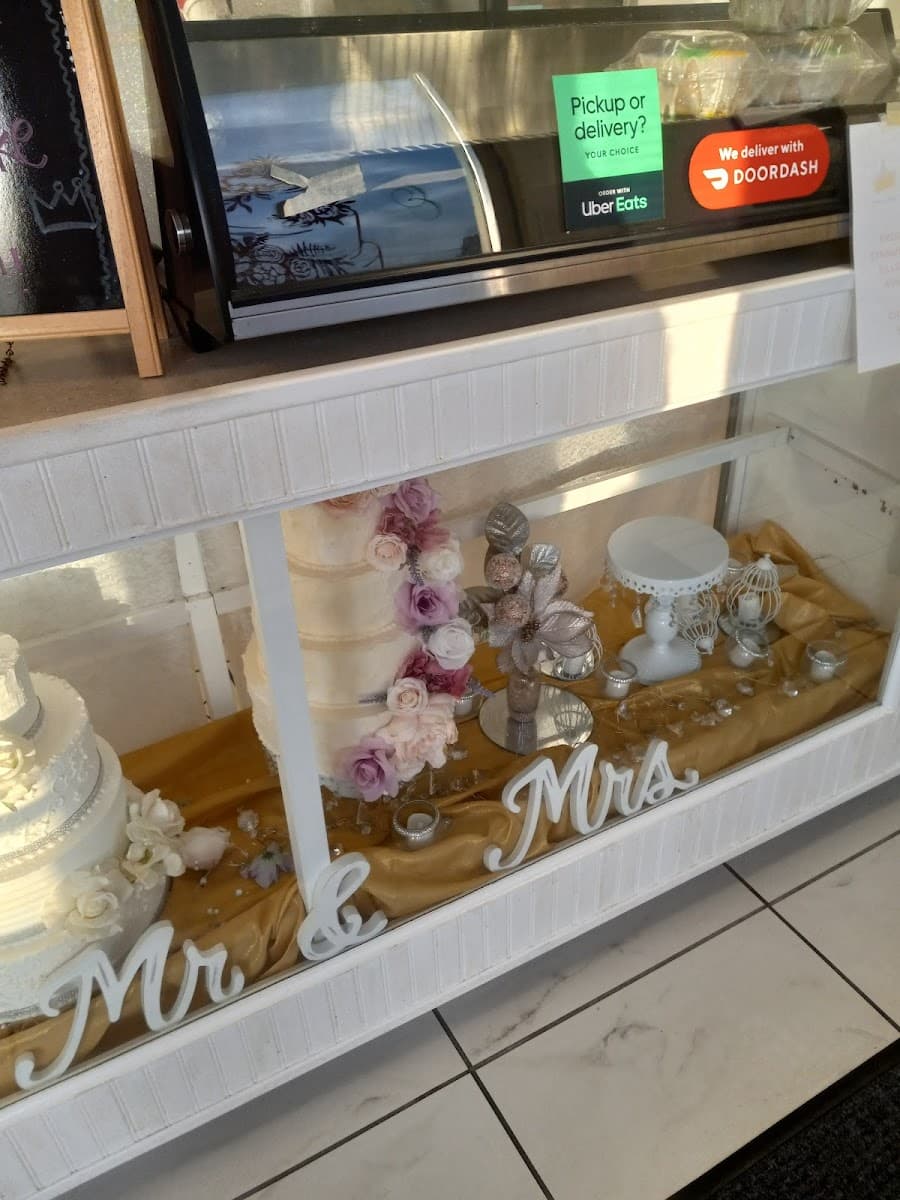 Wedding cake by Sweet Generations