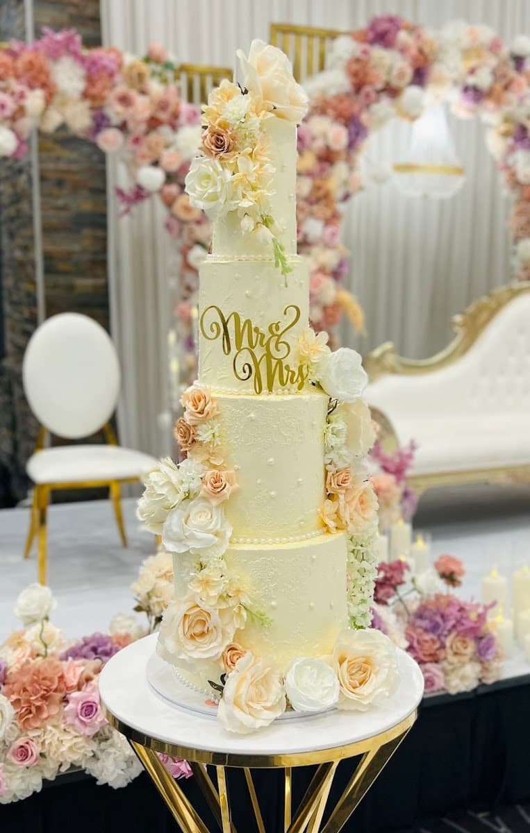 Wedding cake by Blow the Candle
