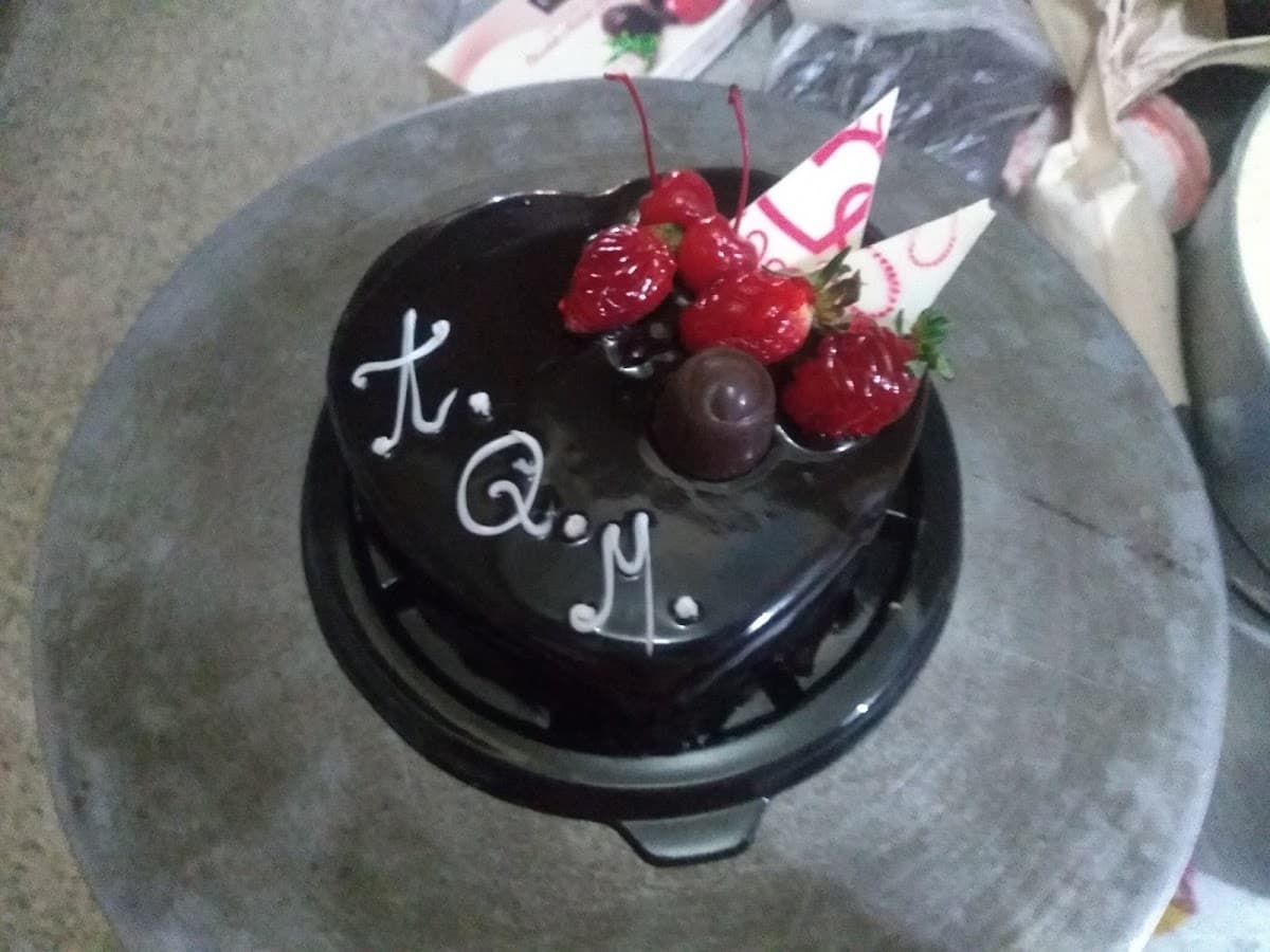 Wedding cake by Fatima's cake
