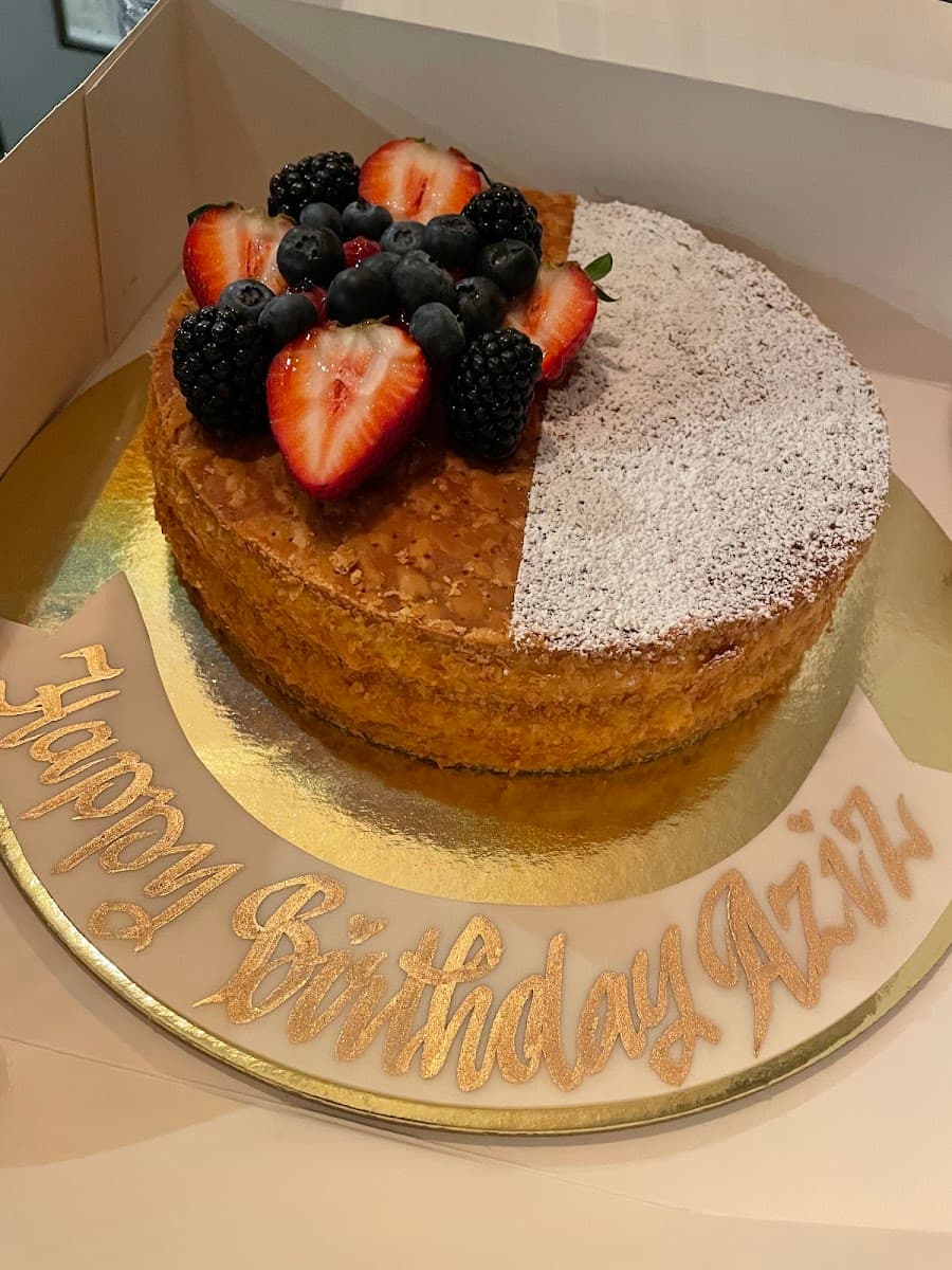 Wedding cake by CAKE O'CLOCK