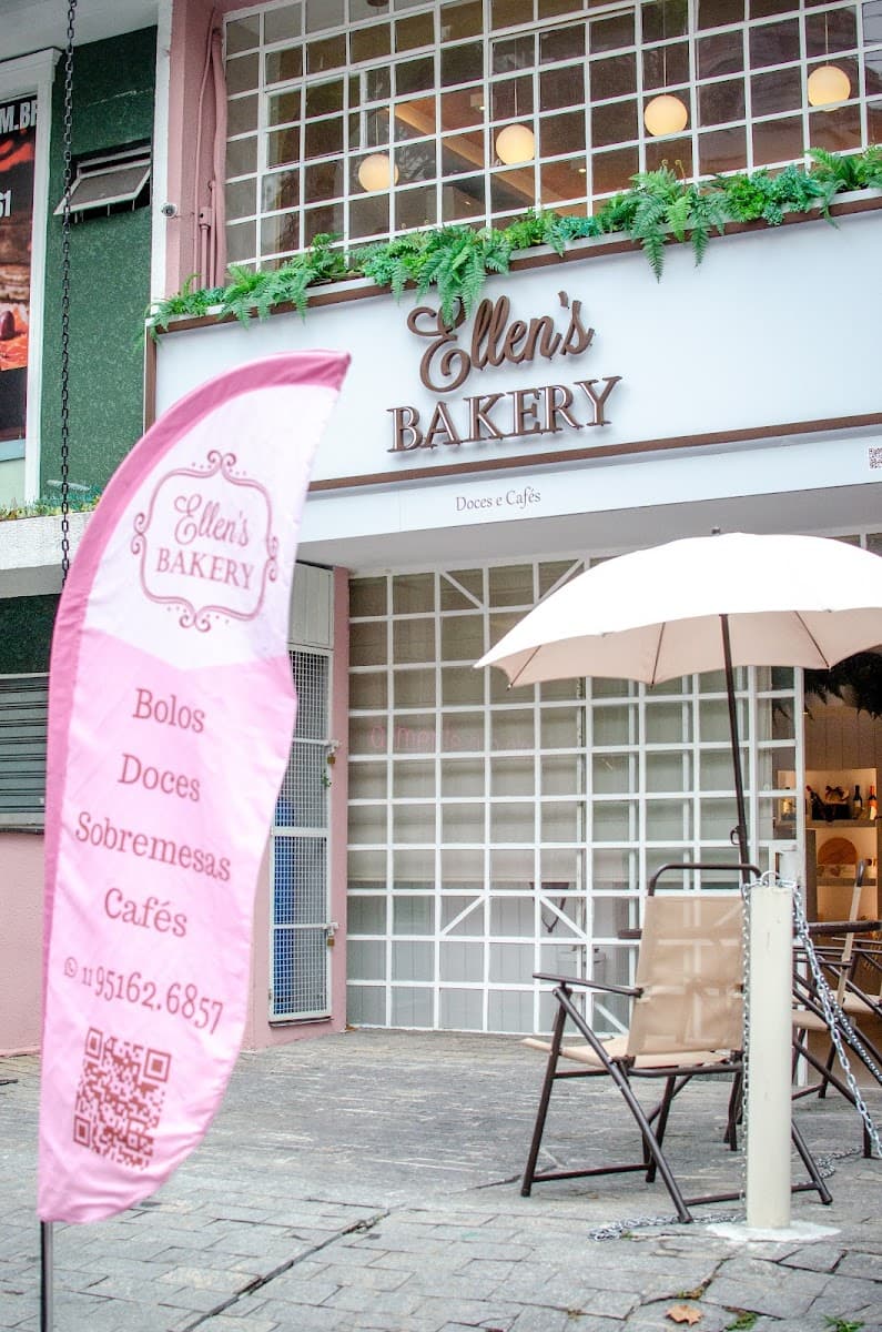 Wedding cake by Ellen's Bakery Confeitaria