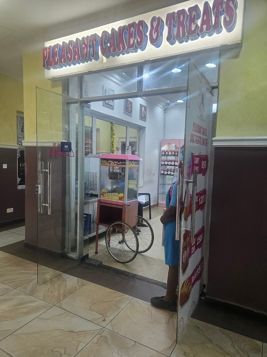 Wedding cake by Pleasant Cakes & Treats – Cakes, Desserts & Café (Surulere)