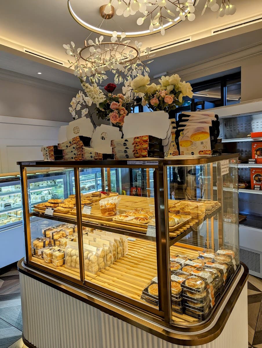 Wedding cake by Uncle Cake