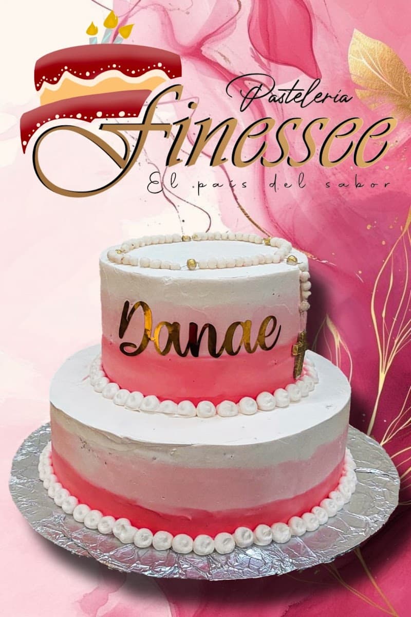 Wedding cake by Pastelería Finessee