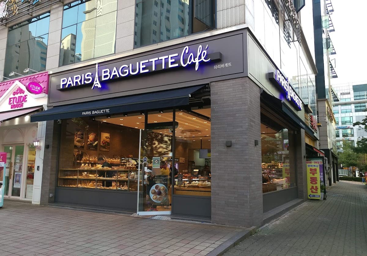 Wedding cake by Paris Baguette