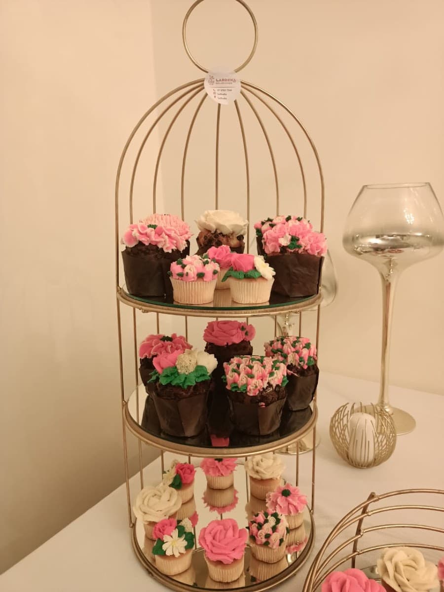 Wedding cake by LAROSHA