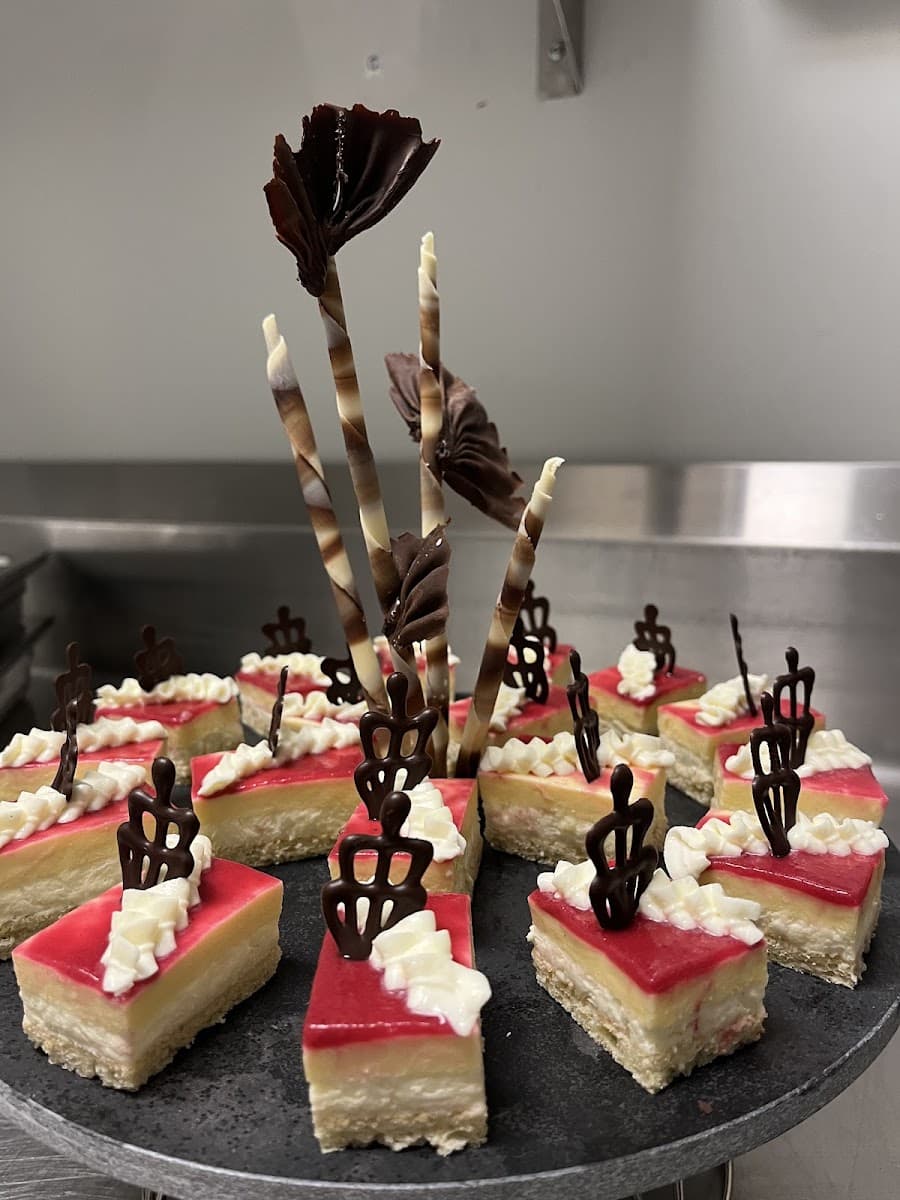 Wedding cake by Saha The Baker