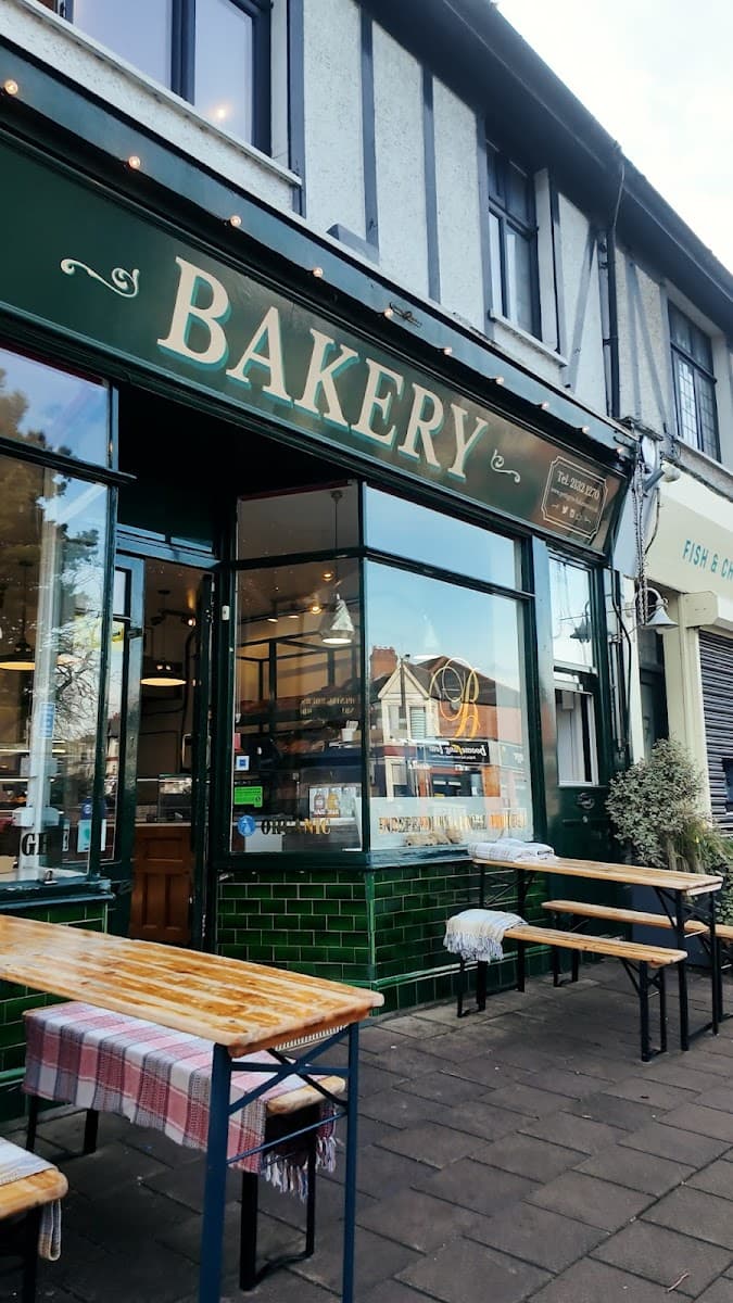 Wedding cake by Pettigrew Bakeries