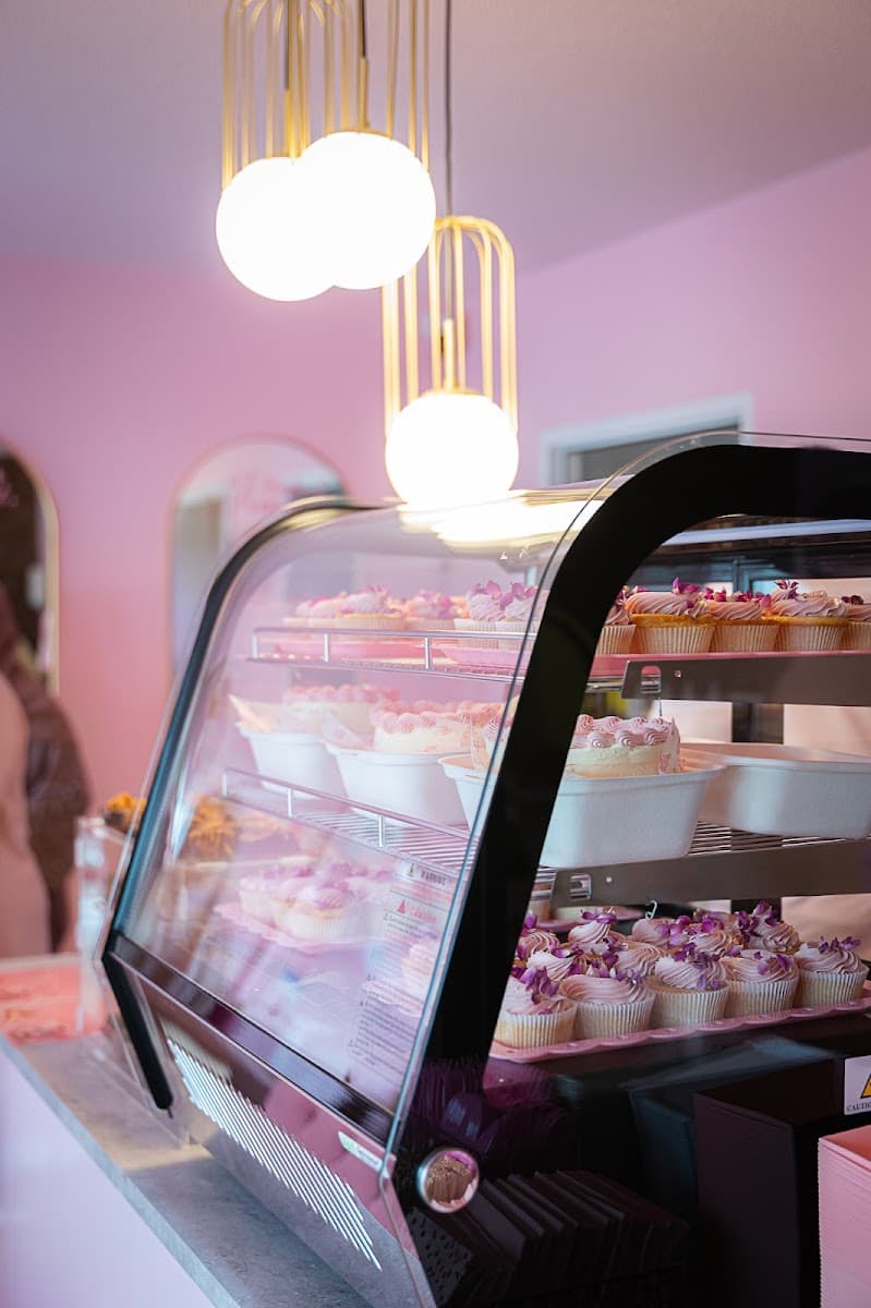 Wedding cake by Amiin Bakery