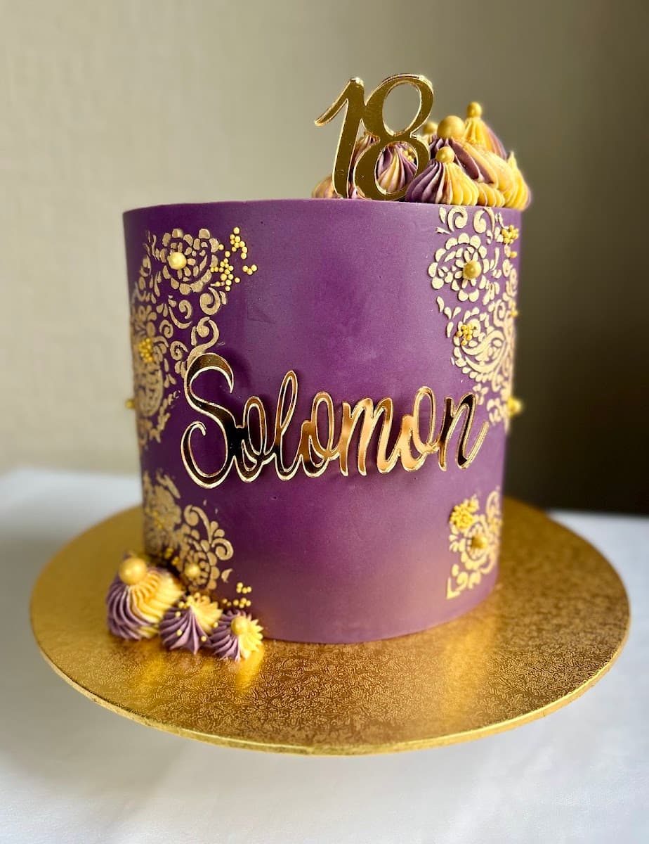Wedding cake by The Icing on the Cake by Liz