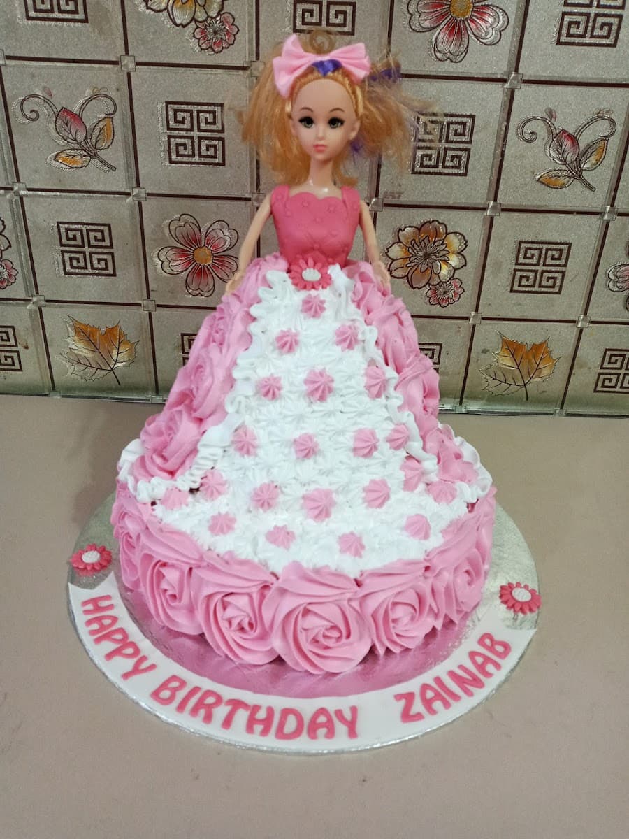 Wedding cake by Eva's Bakes (Home Baking)